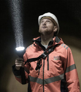 LED-Lenser-P21R-Flashlight-Habitat-Africa
